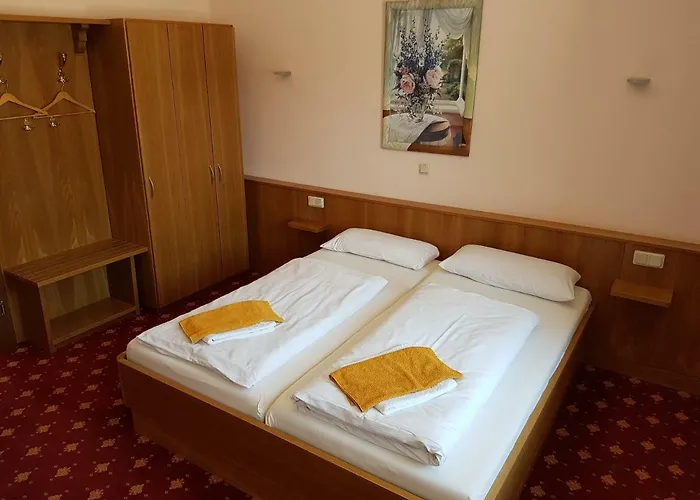 - Restaurant Sophienaue 3*